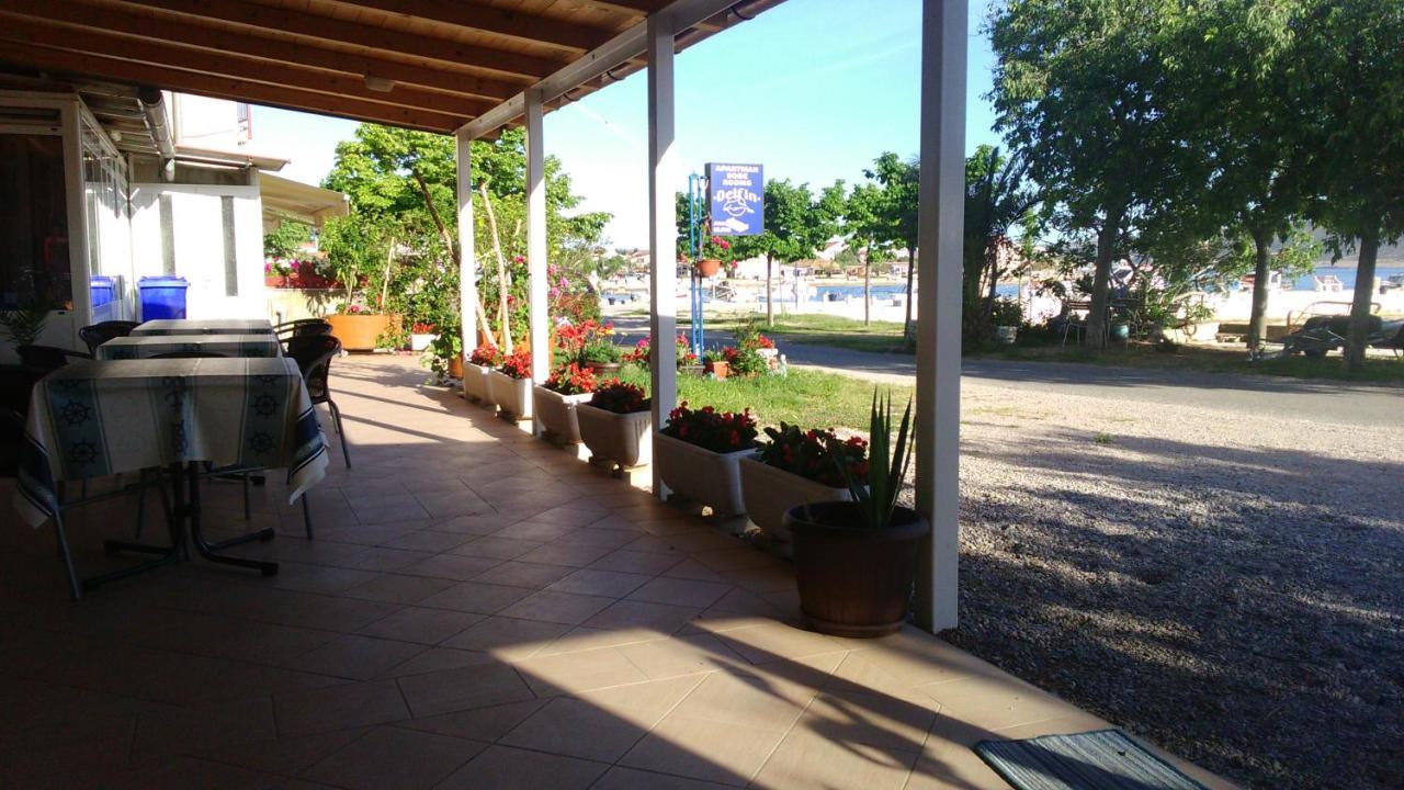 Delfin Acomodação com café da manhã Starigrad Paklenica Exterior foto